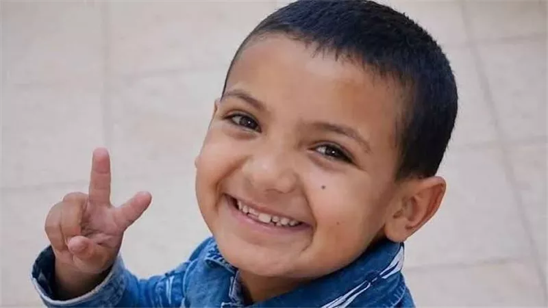 العالم يدعوا له.. قصة الطفل أيوب من وجبة غذاء إلى بئر عميقة 