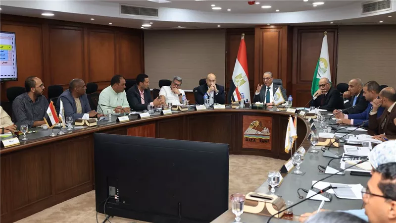 محافظ الجيزة يبحث موقف تقنين أراضي الدولة والتصالح في مخالفات البناء