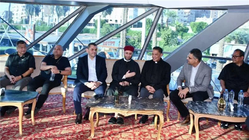 وزير الأوقاف يصطحب رئيس مجلس الأساقفة الفلبيني في جولة نيلية