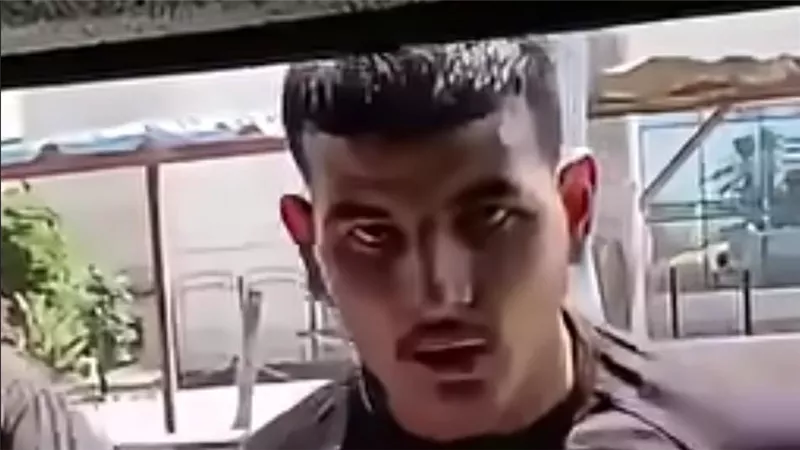 «أنا راجل كبير ومريض».. مسن يستغيث بعد الاعتداء عليه داخل ميكروباص 