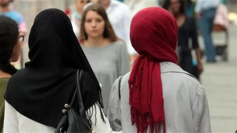 «النقاب ليس فرضًا والحجاب موضة».. تصريحات مثيرة تعيد الجدل حول ملابس المرأة