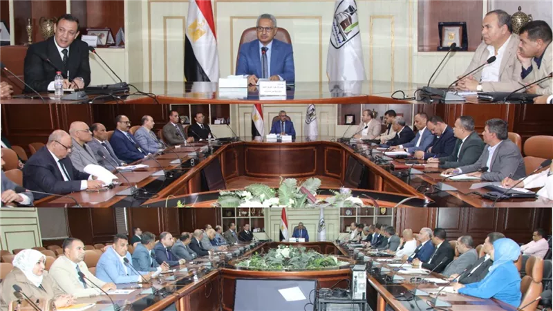محافظ بني سويف يعقد اجتماعاً بقيادات التعليم ضمن خطة استعدادات العام الدراسي  