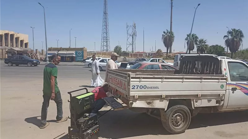8 مركبات غير مطابقة للحدود البيئية..فحص 21 مركبة بميدان العوايد في السويس