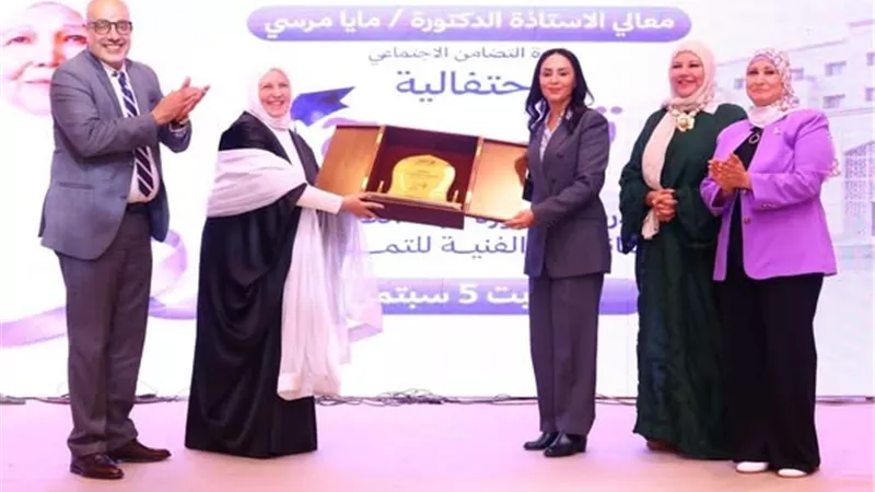 مايا مرسي تشهد احتفالية تخريج الدفعة الأولى من معهد عبلة الكحلاوي الثانوي