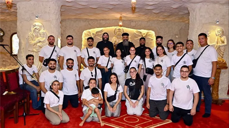 شباب النمسا يزورون كنائس «العاشر».. والأنبا بساده يرسم 34 شماساً بأخميم