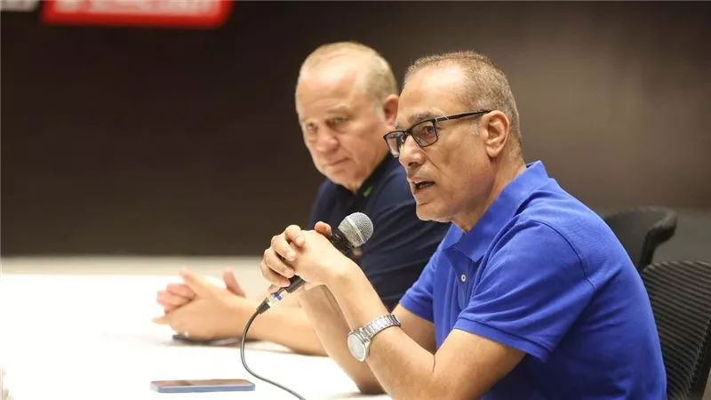 مصطفى عزام وشوقي غريب يجتمعان بمديري القطاعات لبحث خطة العمل واكتشاف المواهب