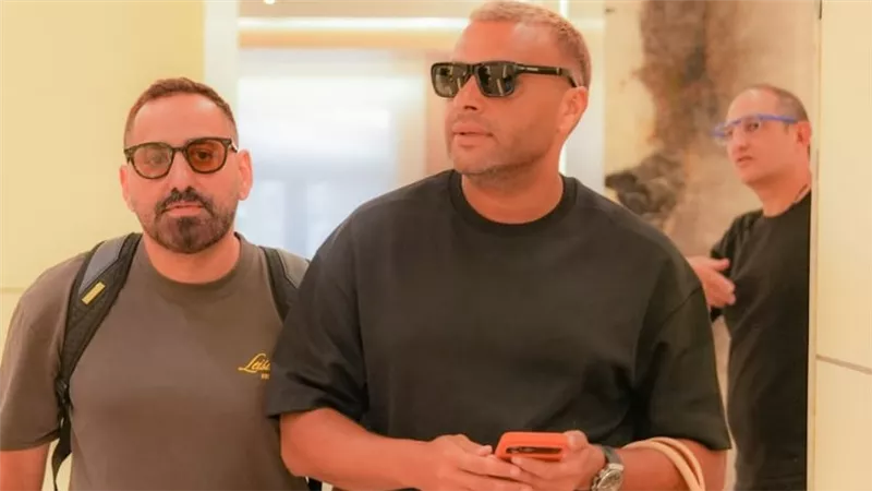 رامي صبري يصل بيروت لتكريمه بجائزة 
