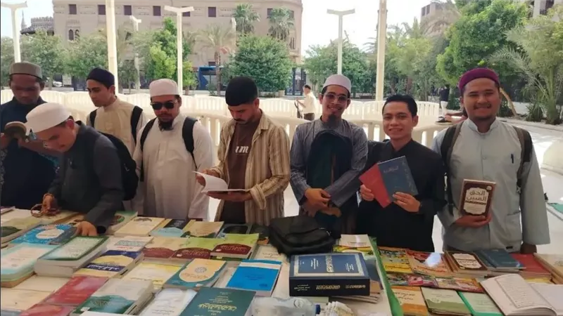 إقبال جماهيري كبير على معارض إصدارات 