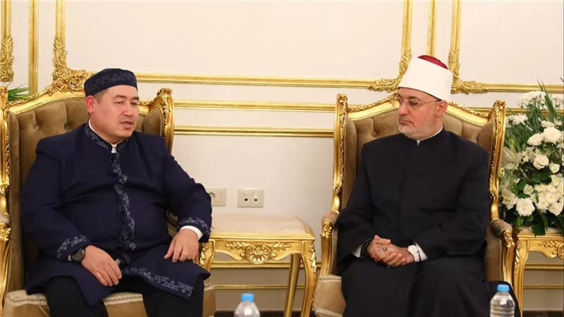 المفتي يلتقي نائب مفتي كازاخستان ويؤكد: توحيد الجهود بين المؤسسات الإفتائية