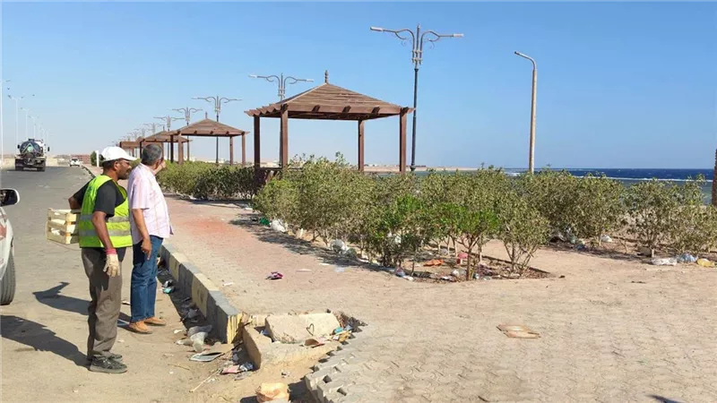 رئيس مدينة القصير يتابع تطوير الشوارع وأعمال النظافة بالمدينة