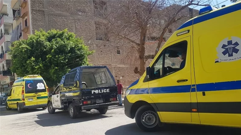 إصابة 3 أشخاص بينهم حالة حرجة في انقلاب موتوسيكلين بطريق الحلة والحليلة بإسنا