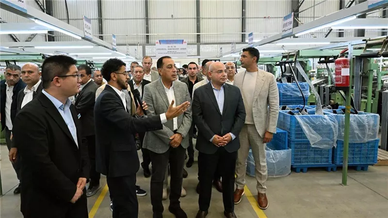 رئيس الوزراء يفتتح مصنع 