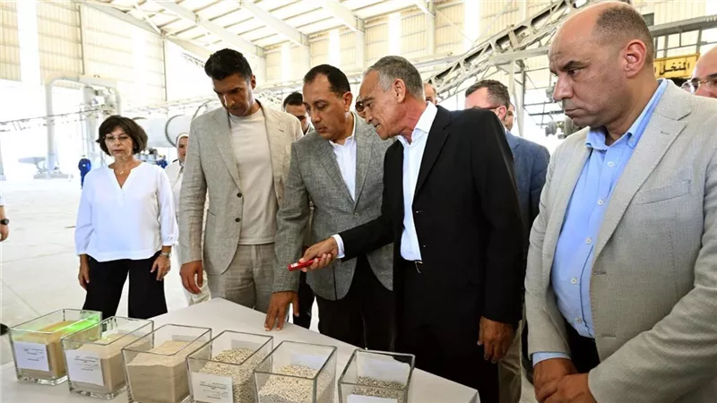رئيس الوزراء يفتتح مصنع 