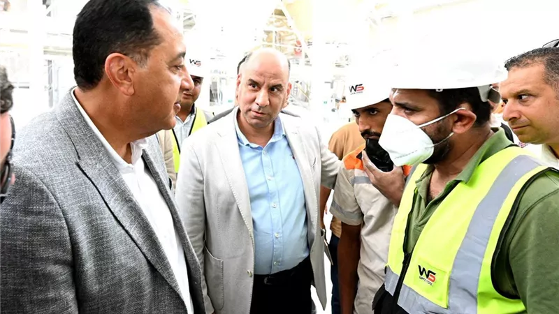 رئيس الوزراء يفتتح مصنع 