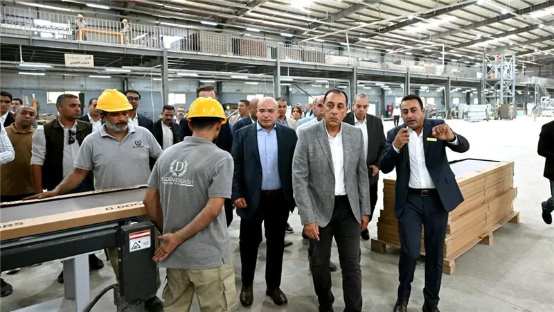 رئيس الوزراء يفتتح المرحلة الأولى من مصنع 