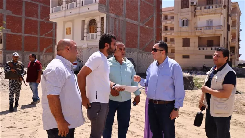 محافظ دمياط يتابع ميدانيا حملات إزالة مخالفات البناء ويوجه بحسم الإزالات كاملة