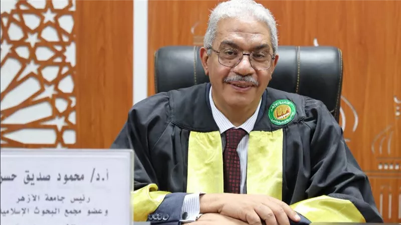 رئيس جامعة الأزهر يناقش رسالة دكتوراه حول القيم الخلقية في المجال الطبي