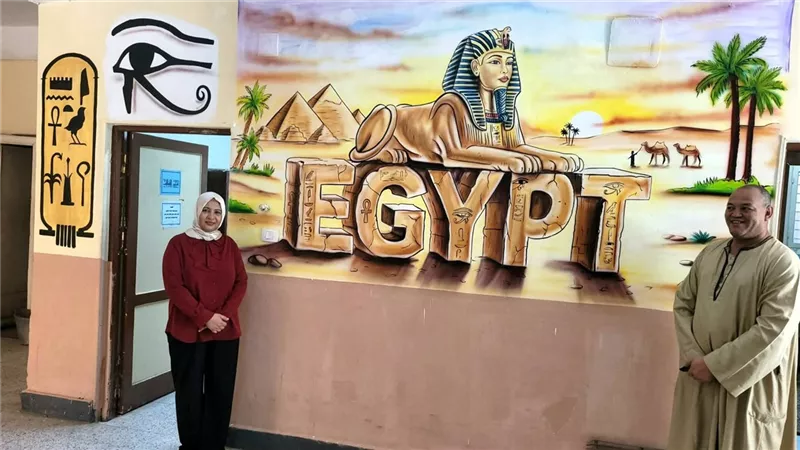 على طريقة الفراعنة.. جداريات ورسومات تزين مدرسة الأقصر الإعدادية قبل بدء الدراسة