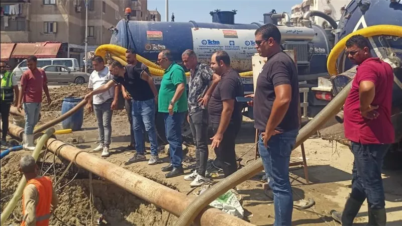 انتهاء أعمال إصلاح كسر خط طرد محطة الضواحي ببورسعيد وعودة الأوضاع لطبيعتها