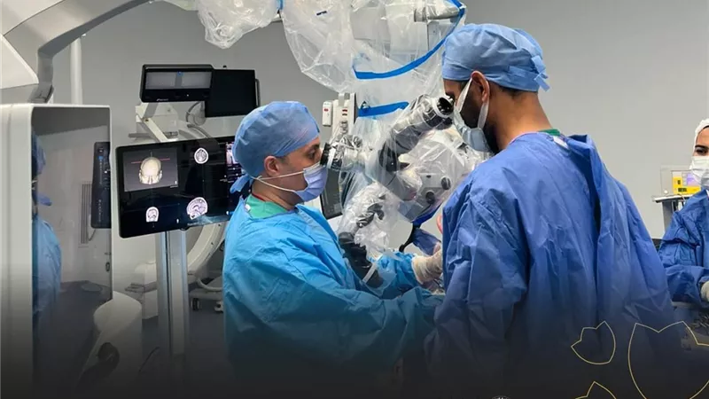 لأول مرة بالسويس.. جراحة دقيقة لاستئصال ورم بالمخ باستخدام تقنيات متقدمة 
