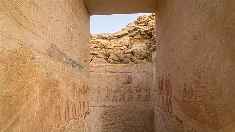 من عهد الملك 