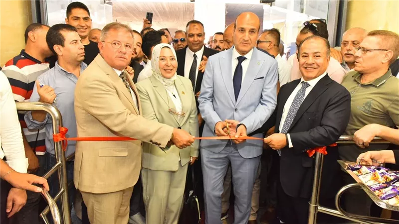محافظ أسيوط يفتتح فرع 