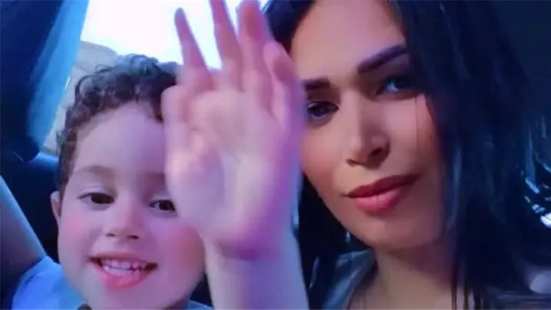 بعد معركة قانونية شاقة.. رانيا كمال تستعيد نجلها هارون وتنتصر للحق