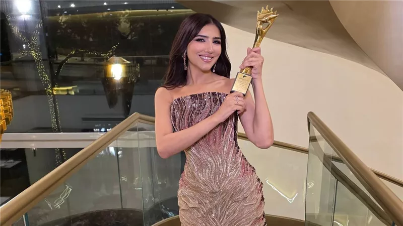 مي عمر تحتفل بتكريمها في حفل موريكس دور : شكرًا لكل حد شاف موناليزا وحبها