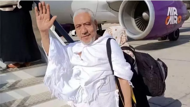 صلاة الظهر في الحرم المكي.. انتهاء إجراءات دفن الشيخ جاد المواص