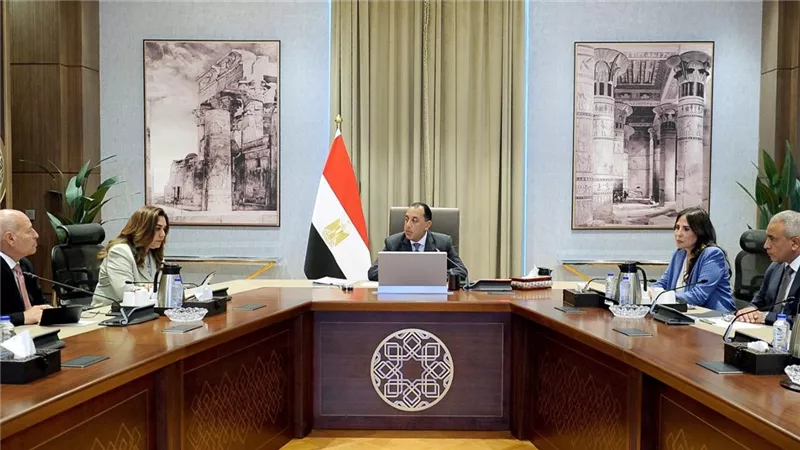 مدبولي يكلف بالبدء بتشجير الطريق الدائري وعدد من المحاور والطرق الرئيسية