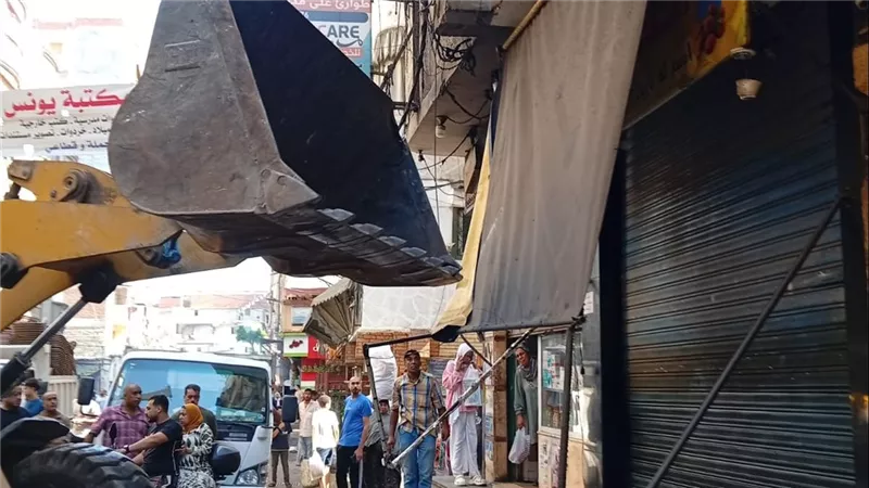 حملة مكبرة بحي شرق الإسكندرية ترفع 386 إشغال طريق وتزيل 13 كشكًا و11 تندة
