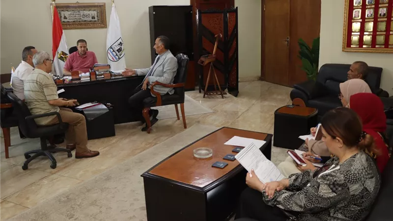 بني سويف تتابع تحصيل مستحقات الدولة عن مشروعات الصرف الزراعي المغطى