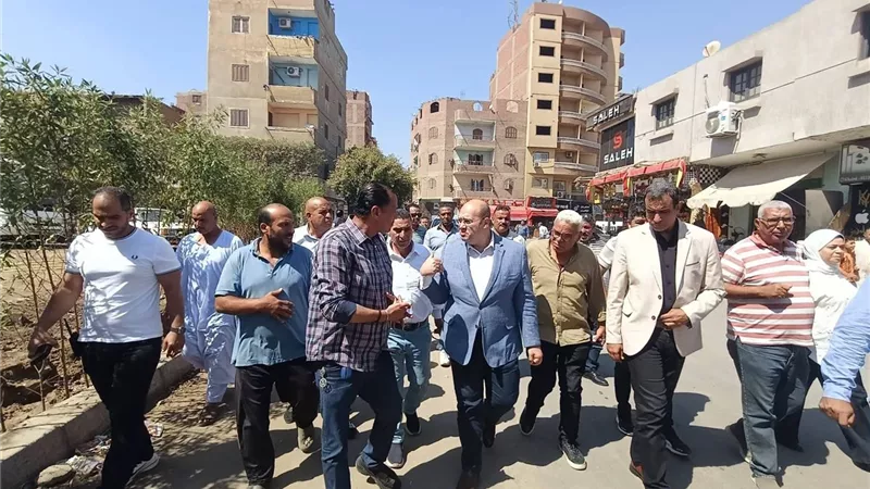 نائب محافظ الجيزة يتابع ميدانيًا أعمال رصف وتطوير طريق المية بأوسيم