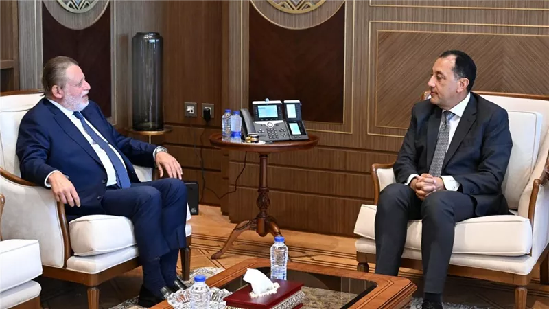 خفض التضخم وزيادة التدفقات الدولارية.. مدبولي يبحث مع محافظ البنك المركزي عددا من ملفات العمل المشتركة