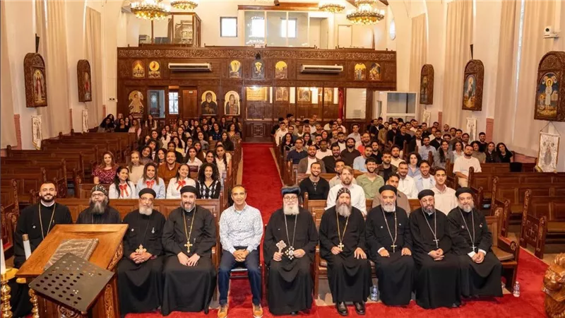 إيبارشيتا هولندا وباريس تنظمان مؤتمراً للدفاعيات وحفل تخريج للثانوية العامة