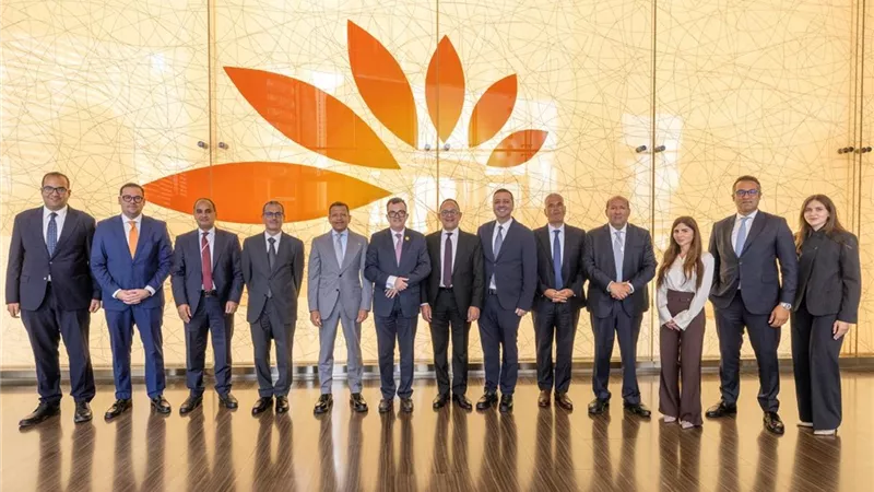 التخطيط وبنك المشرق يتفقان على توسيع الشراكة وتصدير التكنولوجيا المالية