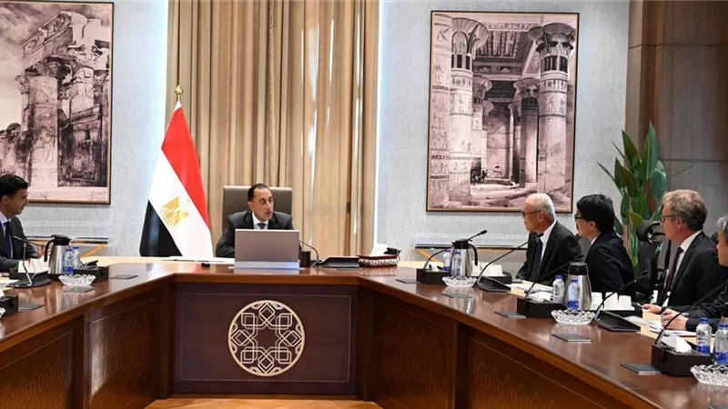 رئيس الوزراء يبحث مع «تويوتا تسوشو» تعزيز الاستثمارات في السيارات