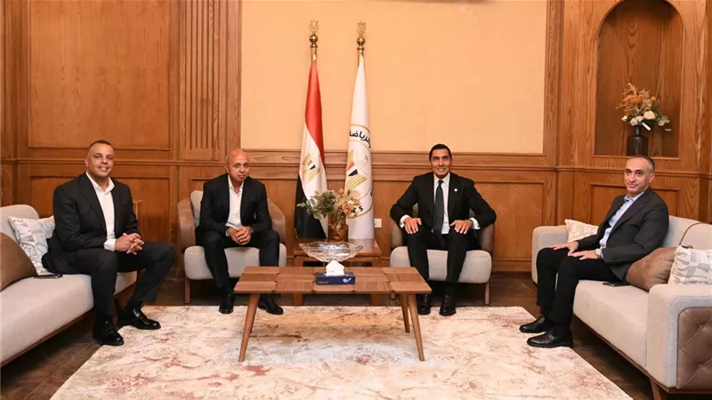 وزير الرياضة يبحث مع لاند مارك صبور دعم اللاعبين والمواهب الرياضية في مصر