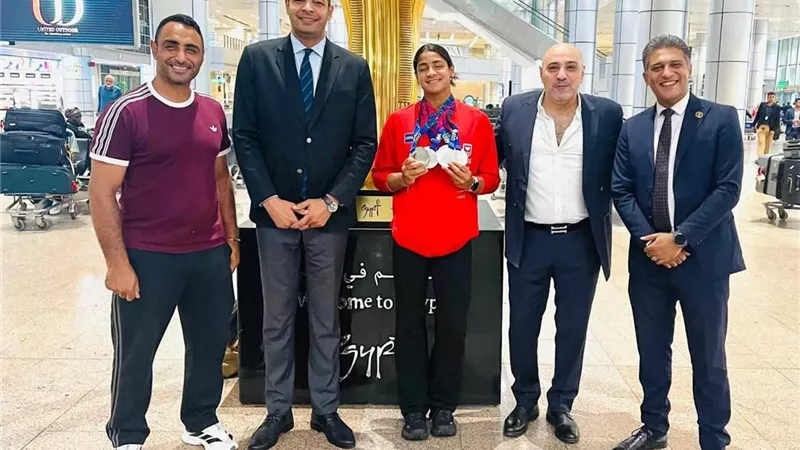 الشباب والرياضة تستقبل فريدة أبو هاشم بعد إنجازها ببطولة العالم للخماسي الحديث