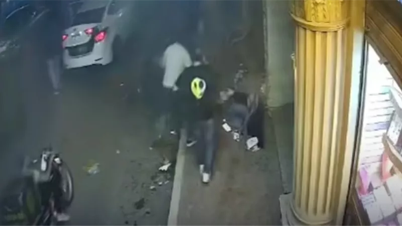 طفل يقود سيارة بسرعة ورعونة يصيب 4 أشخاص في بسيون بالغربية