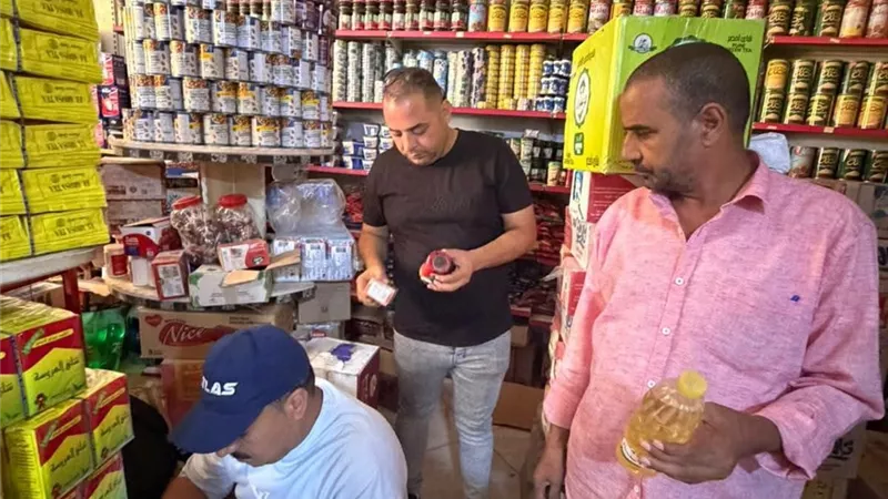 حملات تموينية بأبو المطامير تحرر 10 محاضر مخالفات بالأسواق والمطاعم