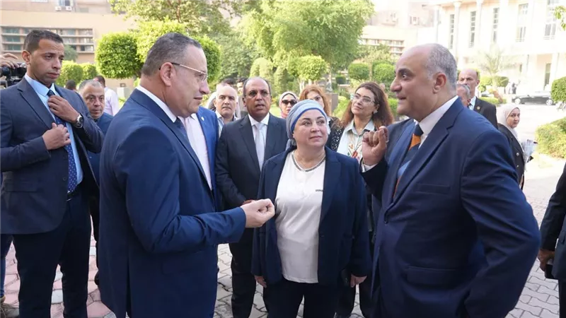 وزير الثقافة يتفقد معاهد أكاديمية الفنون لمتابعة سير العمل بها 
