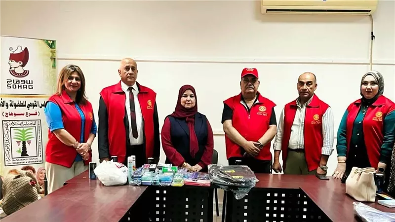 أهلاً بالعودة للمدارس.. القومي للطفولة والأمومة يدعم طالبات سوهاج بالحقائب 