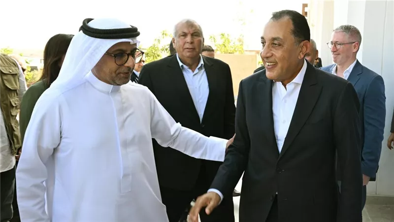 رئيس الوزراء يبدأ جولة تفقدية بمشروعات تنمية مدينة رأس الحكمة الجديدة