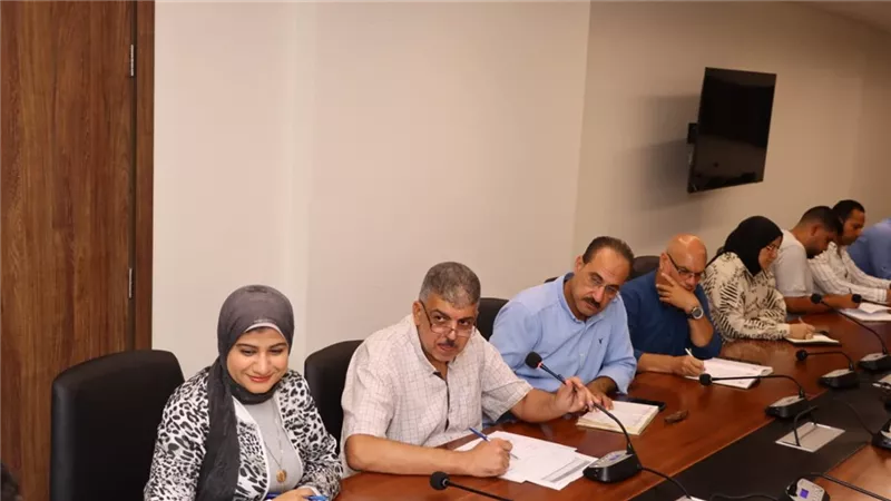 محافظ دمياط يتابع إجراءات تقنين أراضي الدولة ويوجه بسرعة استكمال الطلبات