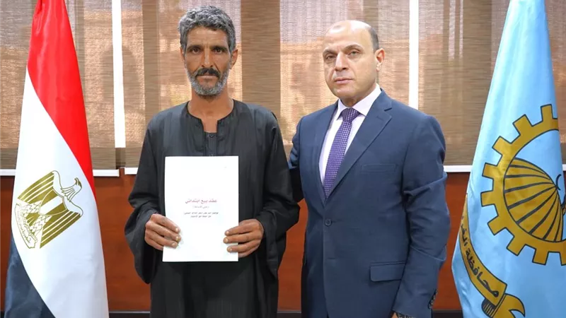 محافظ الغربية يسلم عقود تقنين أراضي أملاك الدولة للمستفيدين