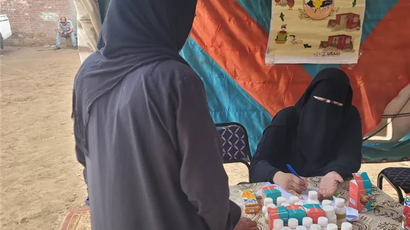 قافلة بيطرية مجانية لعلاج الماشية والطيور بقرية كفر مهنا في الغربية