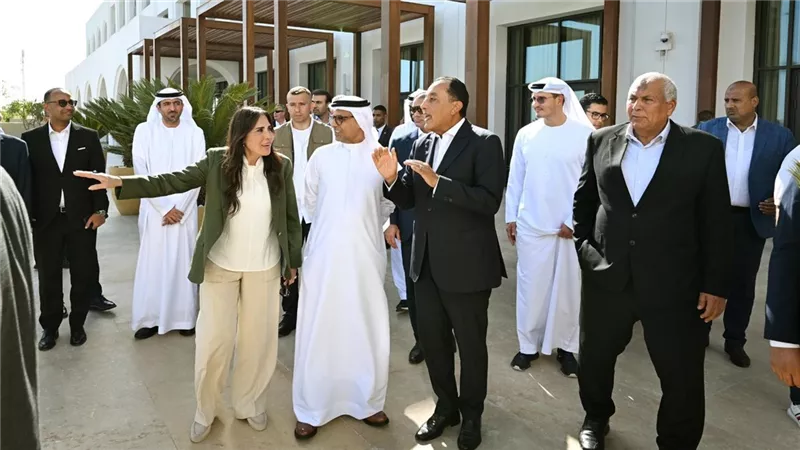 رئيس الوزراء يتفقد فندق 