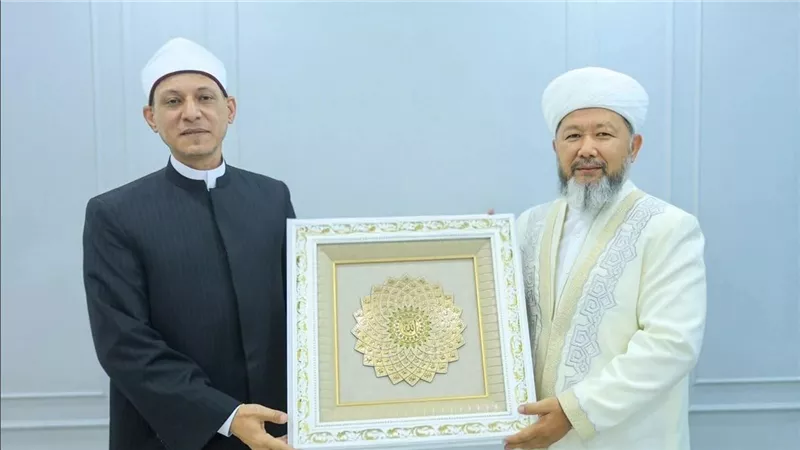 المفتي العام لكازاخستان يستقبل رئيس جامعة نور-مبارك ويؤكد دعم الجامعة ودورها