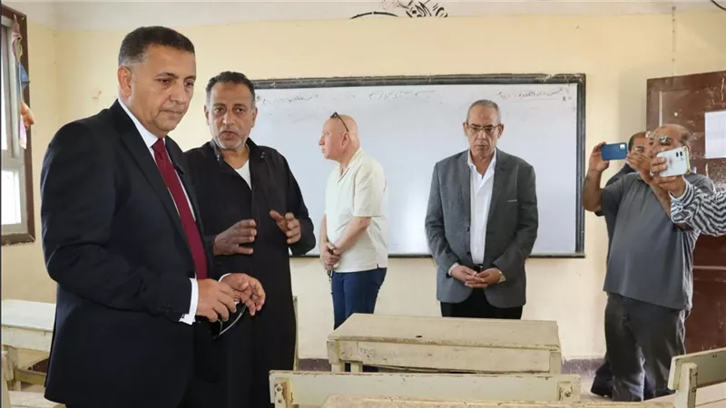 عاجل.. استبعاد مدير ووكيل إدارة كفر شكر التعليمية بالقليوبية على خلفية واقعة «الجلابية»